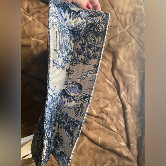 Limited Edition Dior “Around the World” tote book bag New (beauty dept) - Picture 10 of 12